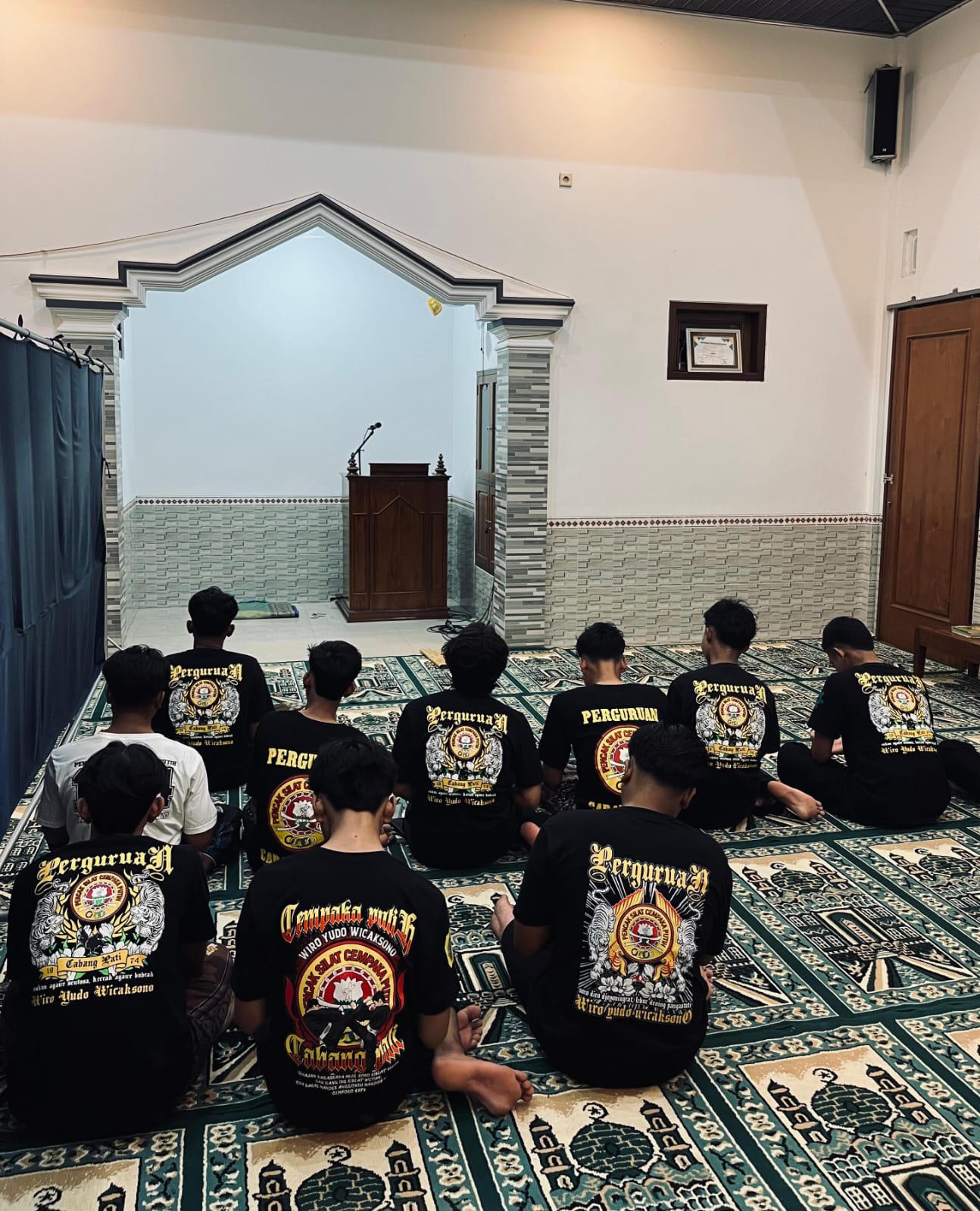 Foto Warga PSCP Waktu Sholat Maghrib